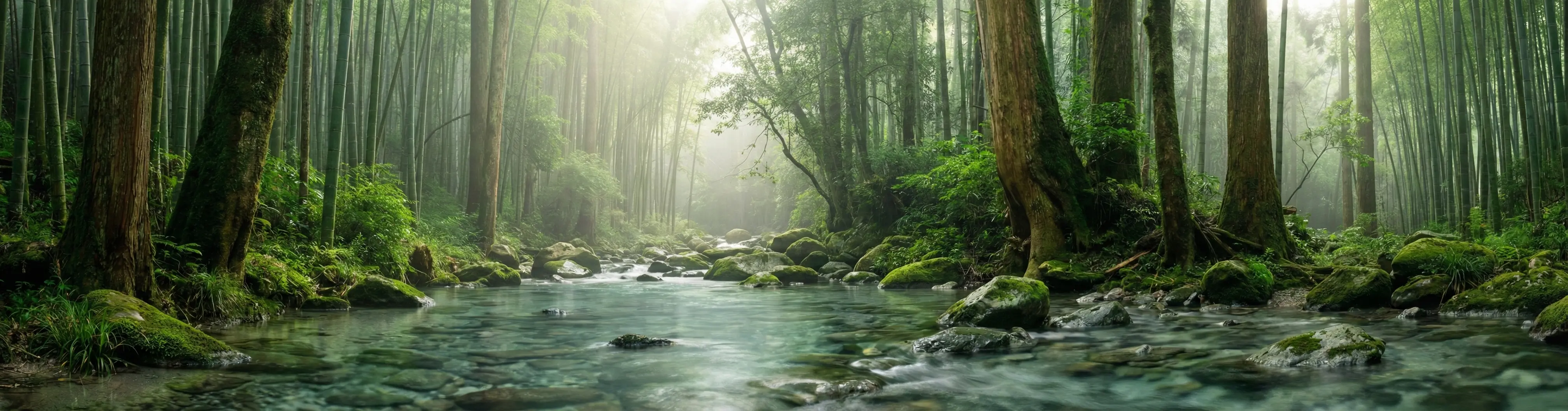 清澈溪流滋養茂盛翠竹與古樹，象徵水木清華的命理意象與秀氣流行。